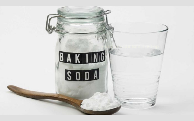Dùng muối với baking soda để làm sạch và thông bồn cầu